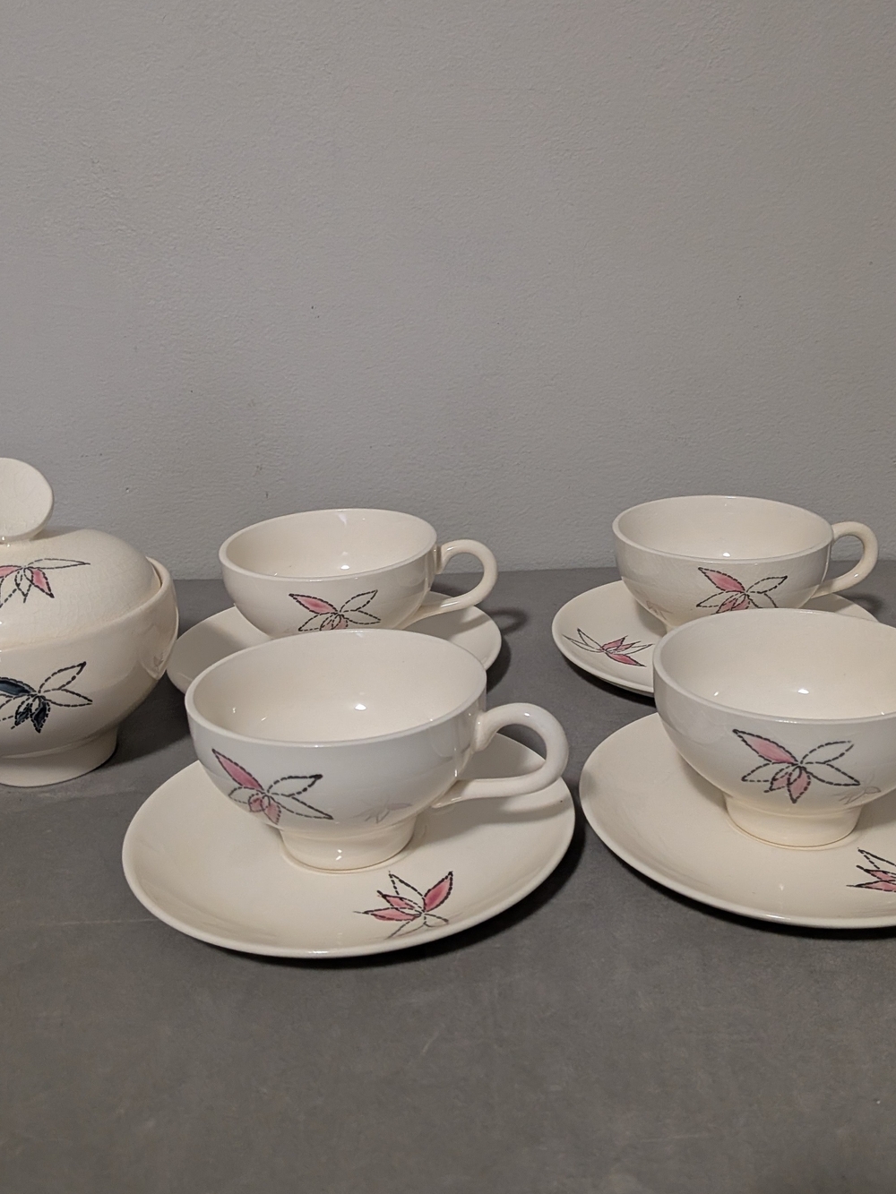 Stetson Pottery Black And Pink Floral Pinwheel Design Cups Saucers & Sugar Bowl